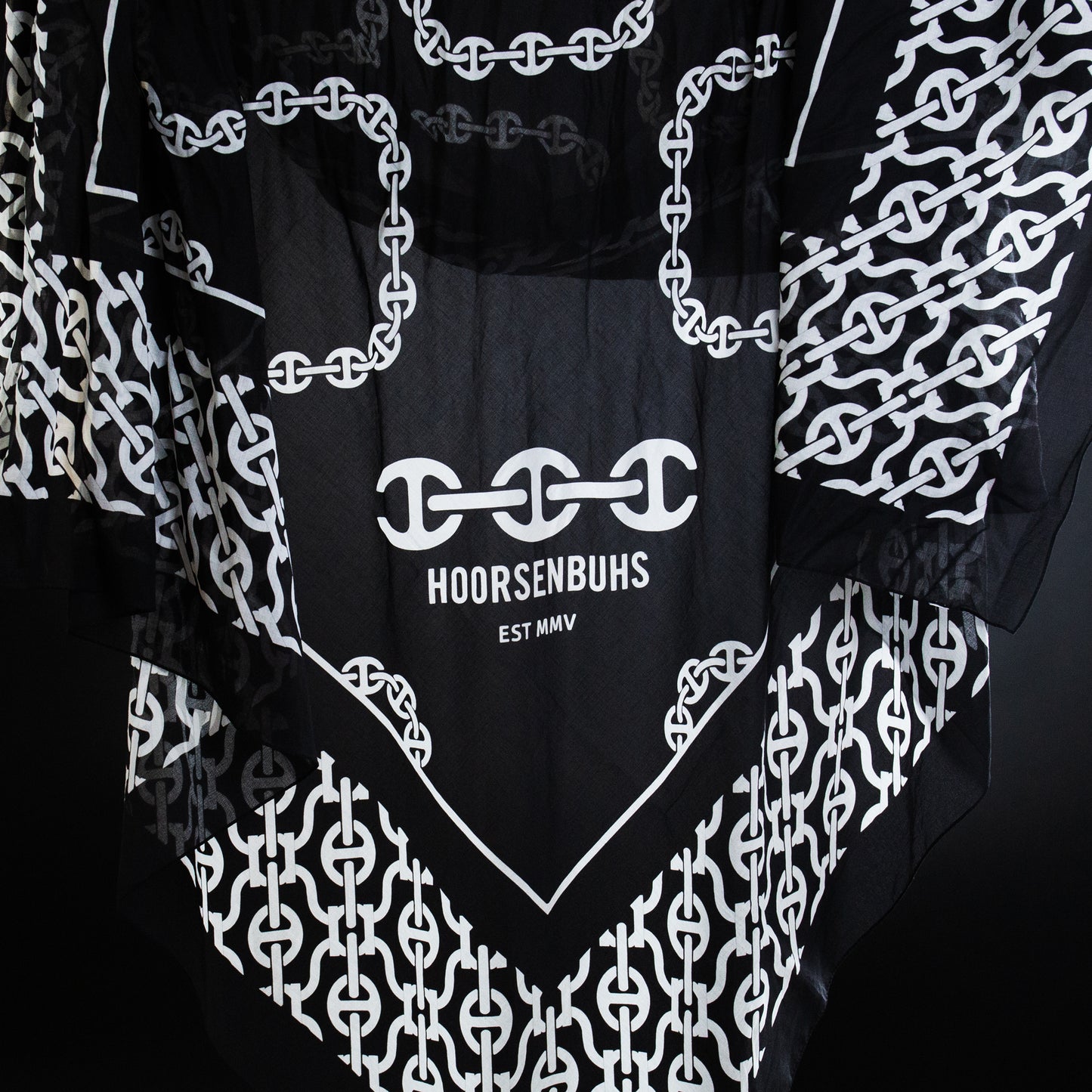 BLACK & WHITE GRAND BANDANA