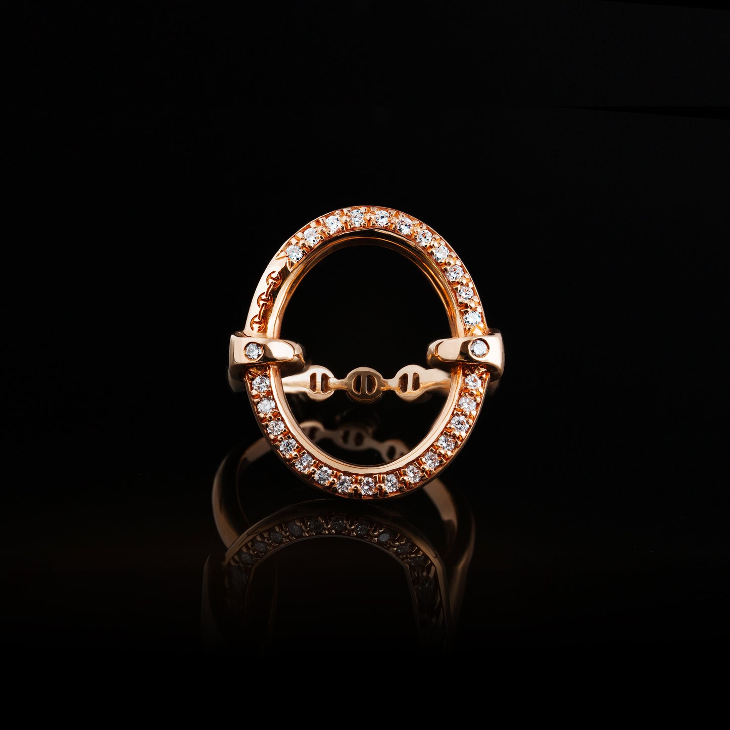 OVAAL WITH DIAMONDS
