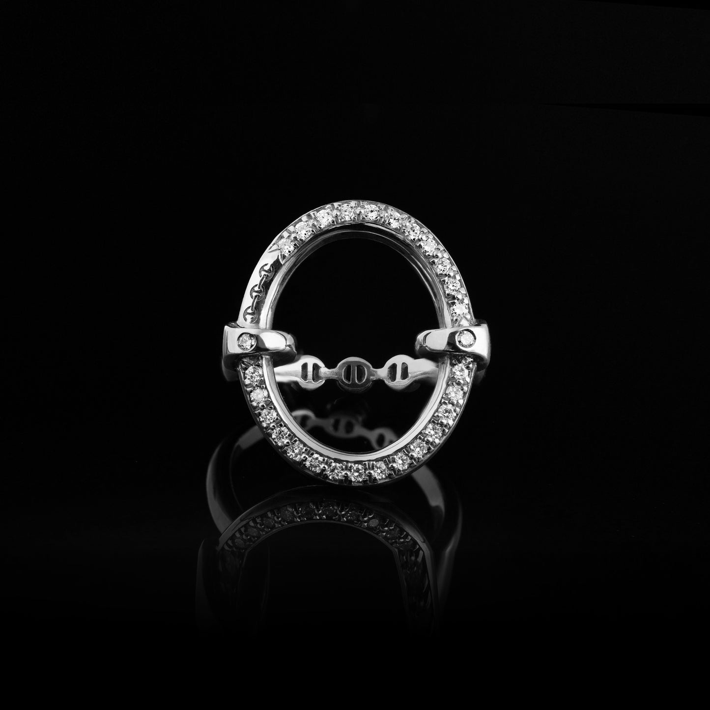OVAAL WITH DIAMONDS