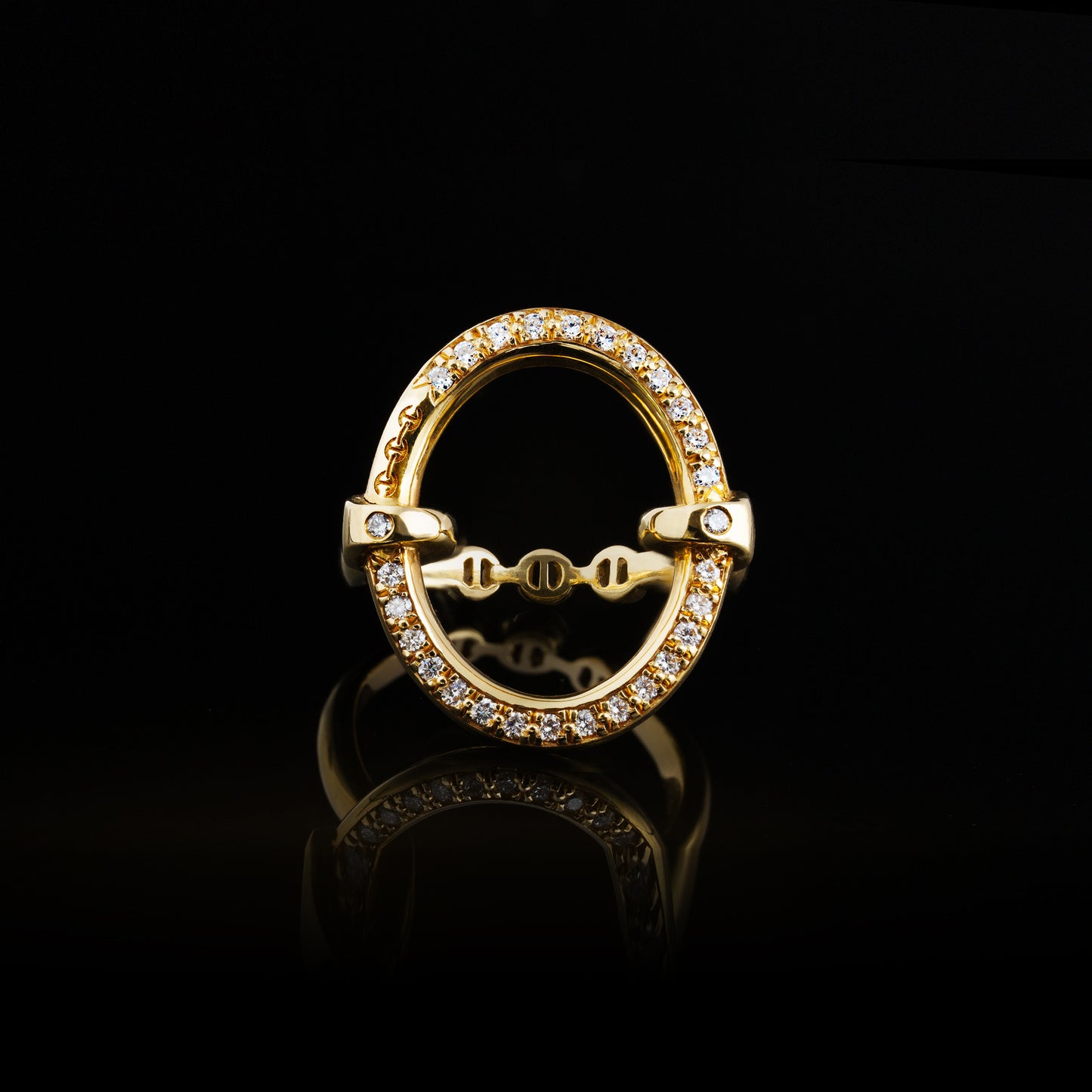 OVAAL WITH DIAMONDS