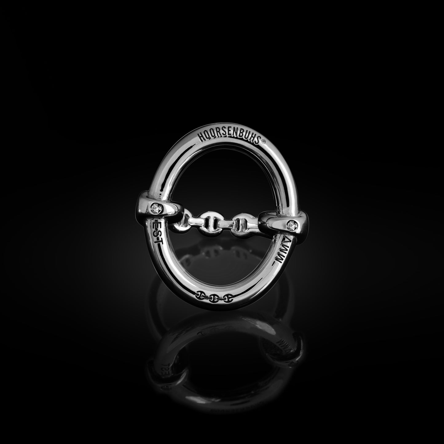 OVAAL WITH DIAMOND HITS