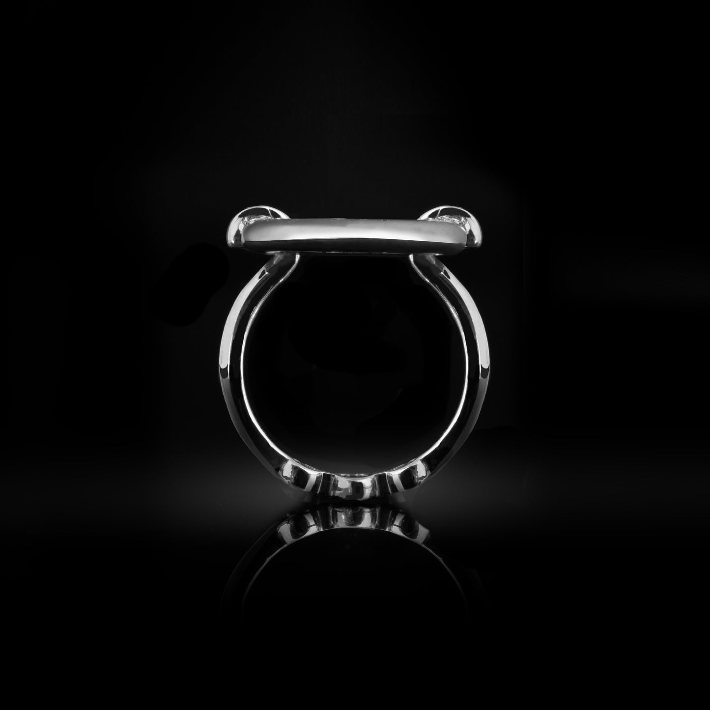 OVAAL WITH DIAMOND HITS