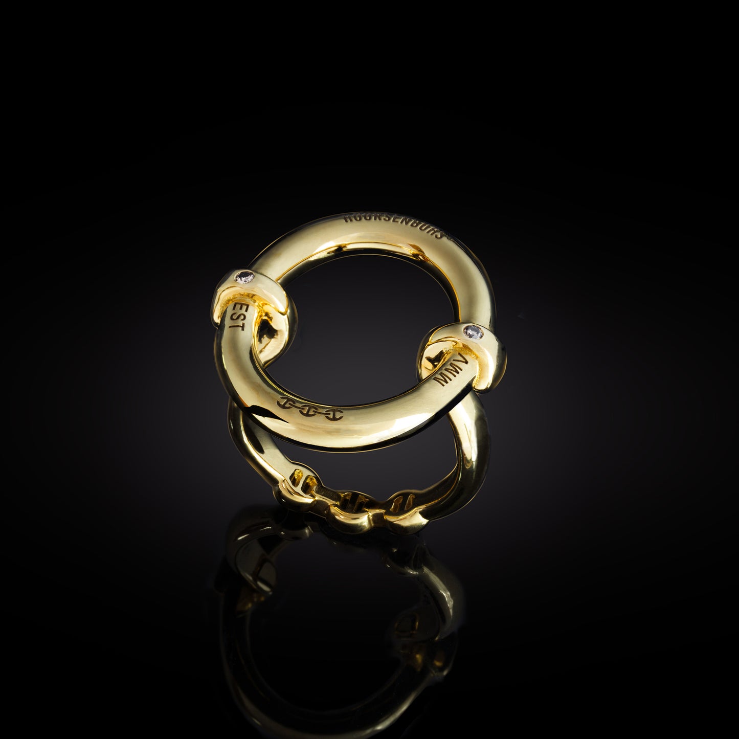 OVAAL WITH DIAMOND HITS