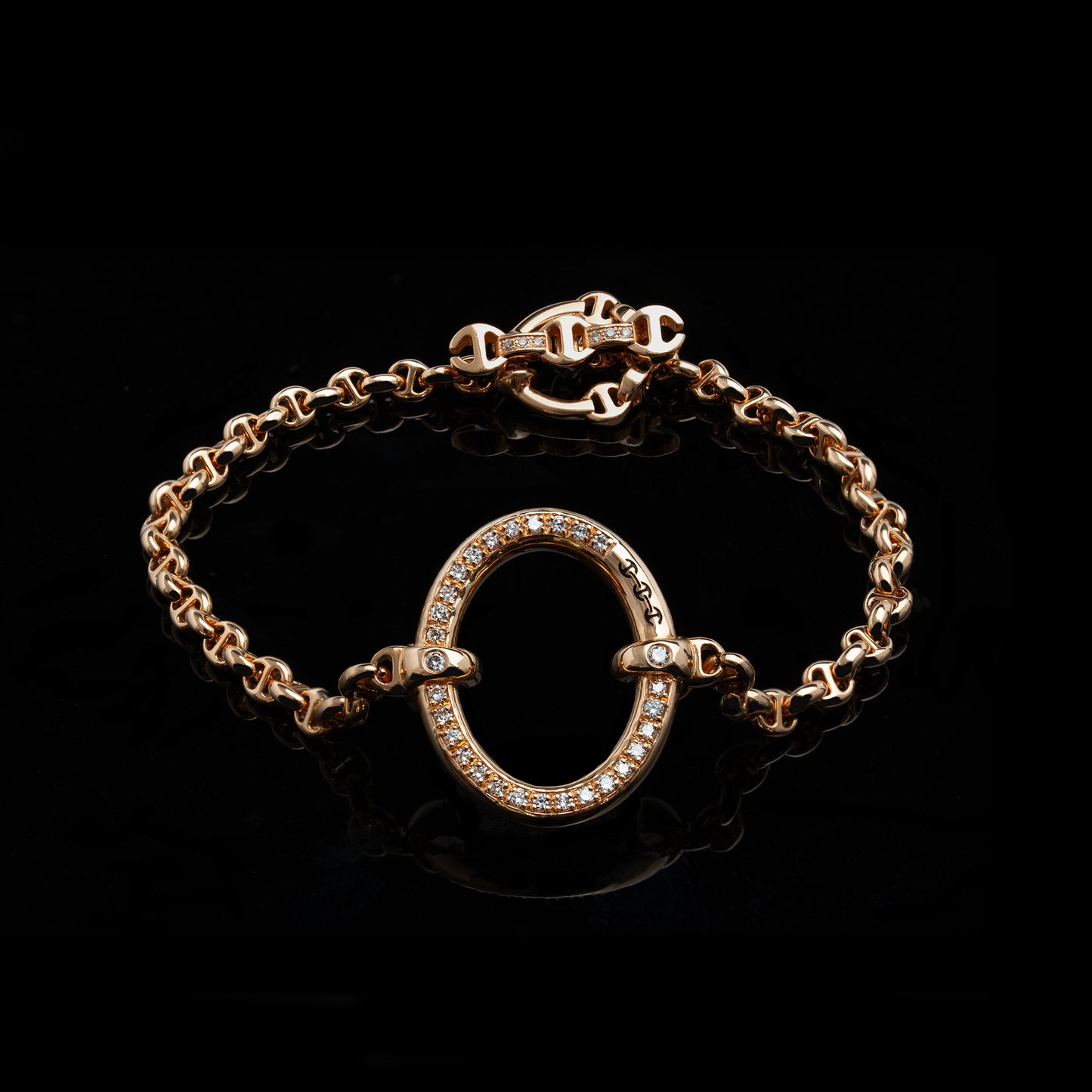 LARGE OVAAL BRACELET WITH DIAMONDS