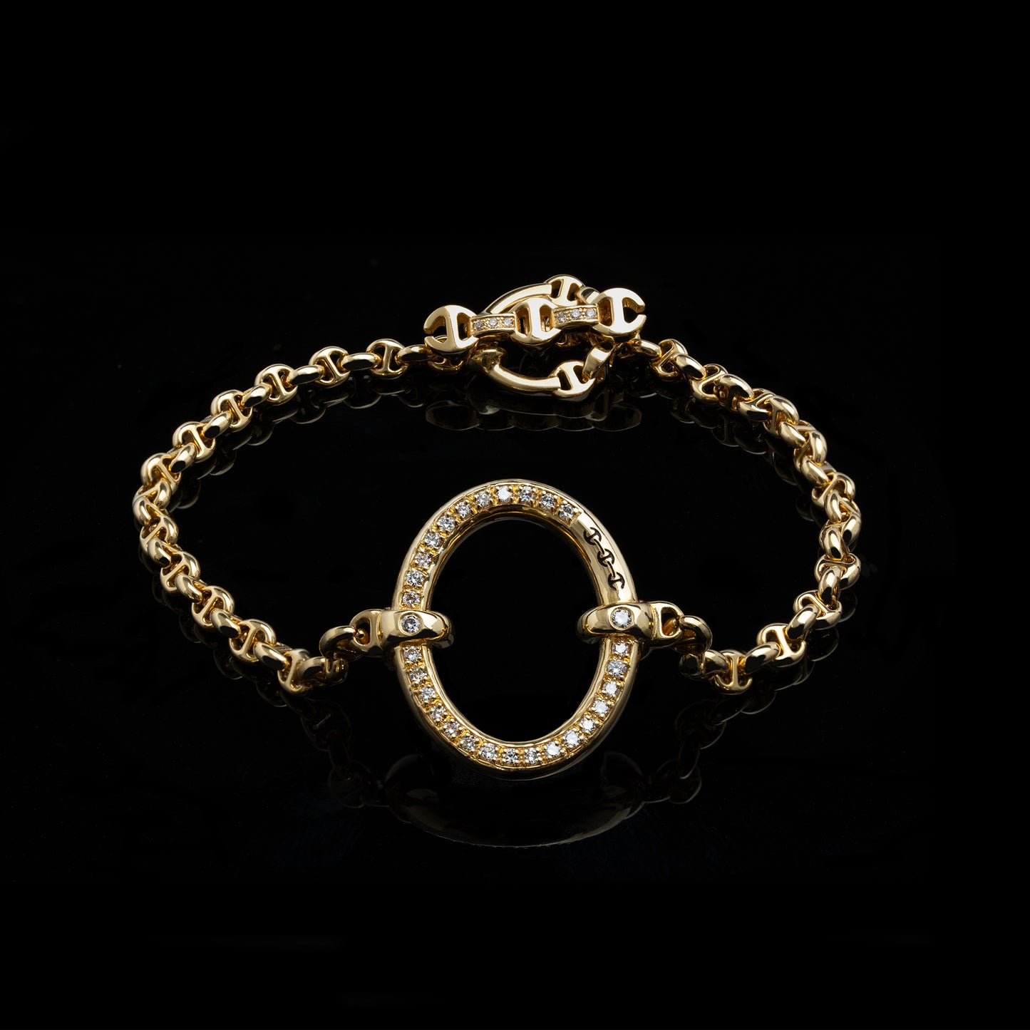 LARGE OVAAL BRACELET WITH DIAMONDS