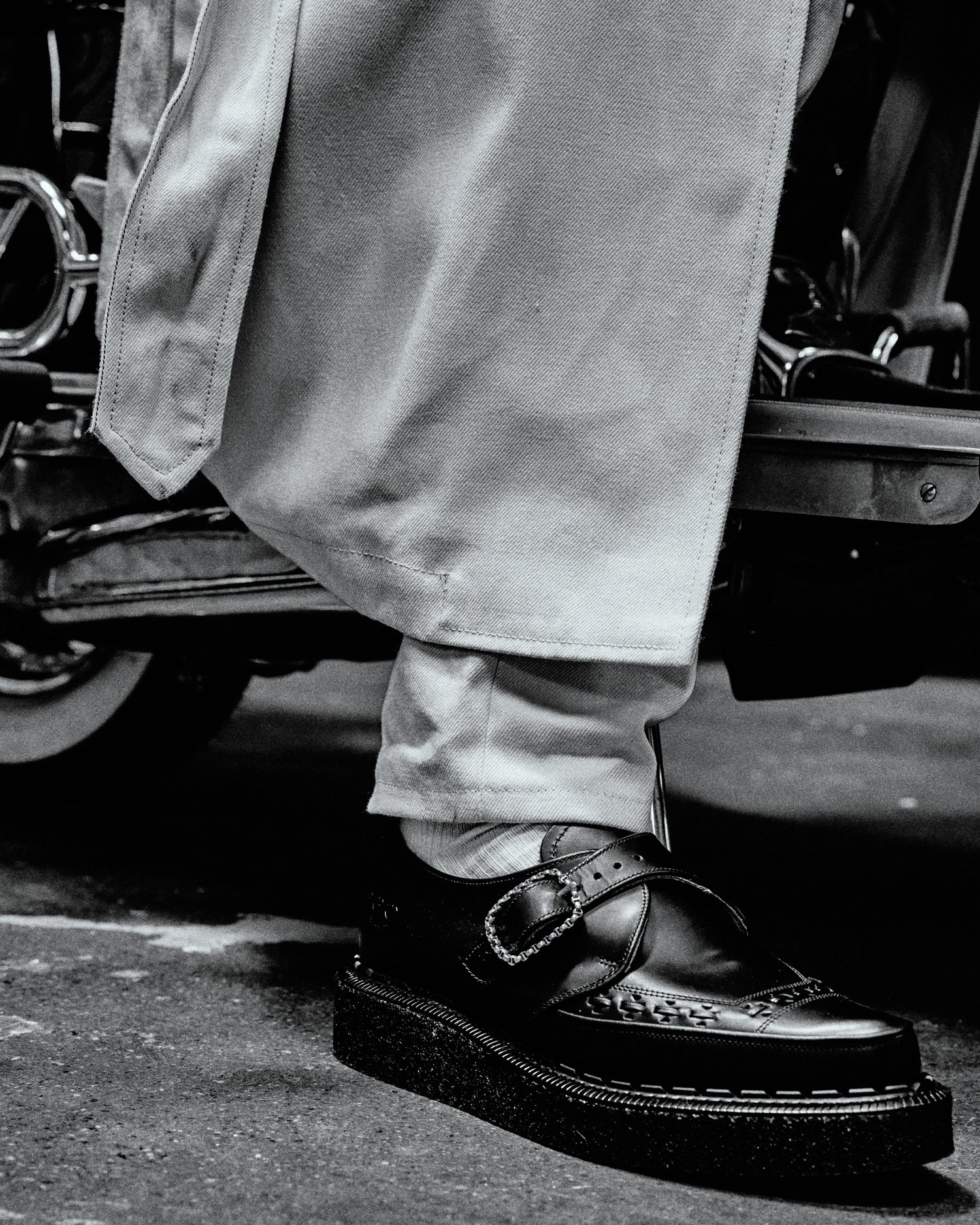 BLACK LEATHER MONK STRAP CREEPER