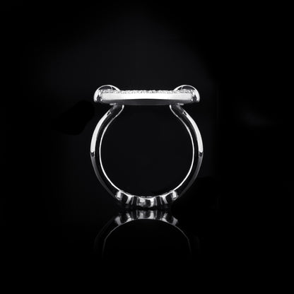 OVAAL WITH DIAMONDS