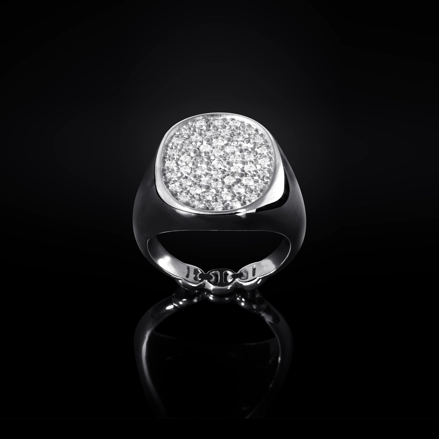 SIGNET RING WITH DIAMONDS